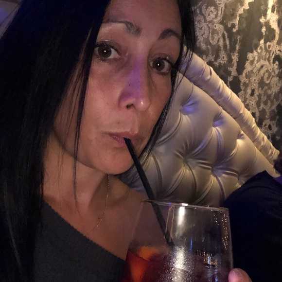 Meet your Posher, Amanda - Picture 1 of 1